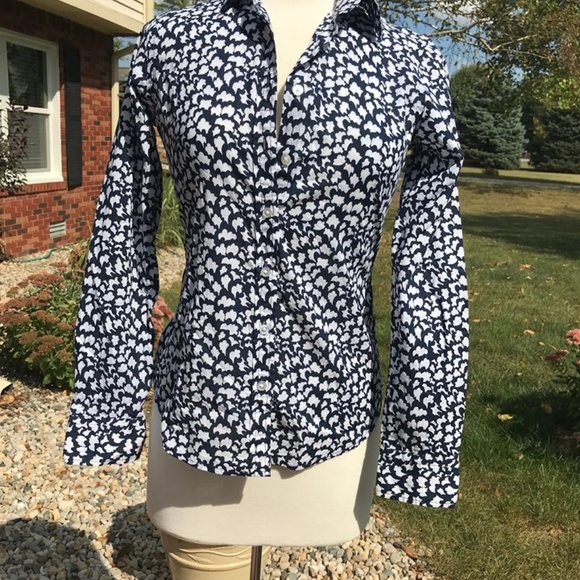 Banana Republic Tops - Banana Republic Long Sleeve Printed Top (xs)